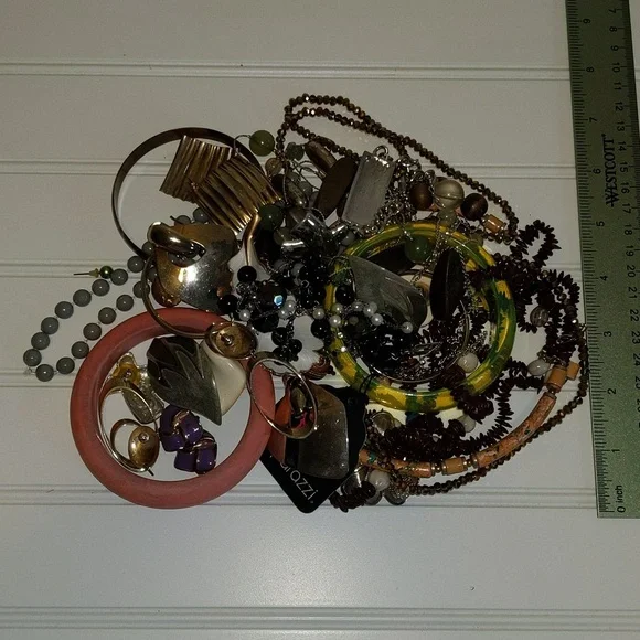 Assorted Jewelry Lot - Picture 3 of 4
